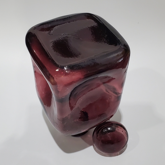 Vntg 9" Amythest Purple Pinched Art Glass Decanter and Stopper - Picture 7 of 10